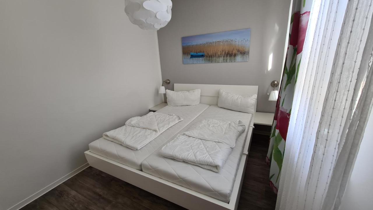 Bernstein Apartment Gelbensande Bagian luar foto