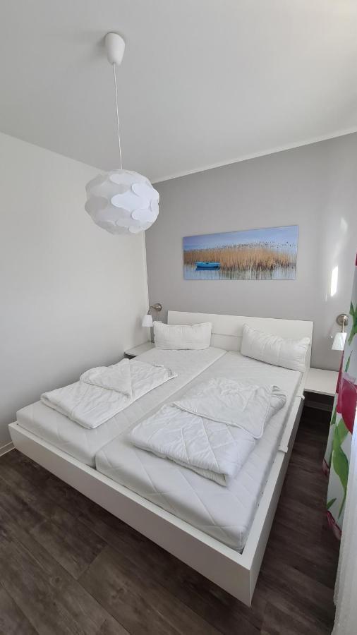 Bernstein Apartment Gelbensande Bagian luar foto
